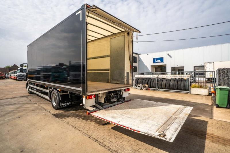 Dobozos felépítményű teherautó Renault D 16 250- 36000 KM +DHOLLANDIA 2T.: 8 kép. Dobozos felépítményű teherautó Renault D 16 250- 36000 KM +DHOLLANDIA 2T.: 8 kép.