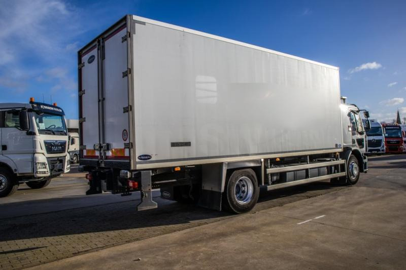 Renault D 330 -CARRIER SUPRA 850-Vlees/Meat/Viande/Fleisch - Hűtős teherautó: 4 kép. Renault D 330 -CARRIER SUPRA 850-Vlees/Meat/Viande/Fleisch - Hűtős teherautó: 4 kép.