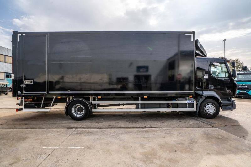 Renault D250 16T.- 36000 KM +DHOLLANDIA 2T. - Dobozos felépítményű teherautó: 3 kép. Renault D250 16T.- 36000 KM +DHOLLANDIA 2T. - Dobozos felépítményű teherautó: 3 kép.