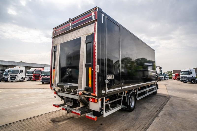 Renault D250 16T.- 36000 KM +DHOLLANDIA 2T. - Dobozos felépítményű teherautó: 4 kép. Renault D250 16T.- 36000 KM +DHOLLANDIA 2T. - Dobozos felépítményű teherautó: 4 kép.