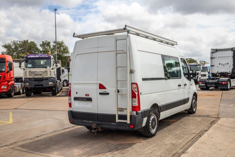 Renault MASTER 125 DCI + 6+1 personen - Furgon: 3 kép. Renault MASTER 125 DCI + 6+1 personen - Furgon: 3 kép.