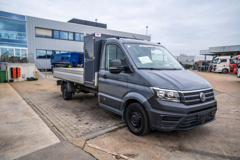 VW CRAFTER - Platós kisteherautó: 2 kép. VW CRAFTER - Platós kisteherautó: 2 kép.