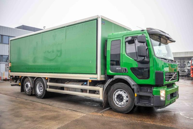 Volvo FE 300 - Dobozos felépítményű teherautó: 2 kép. Volvo FE 300 - Dobozos felépítményű teherautó: 2 kép.