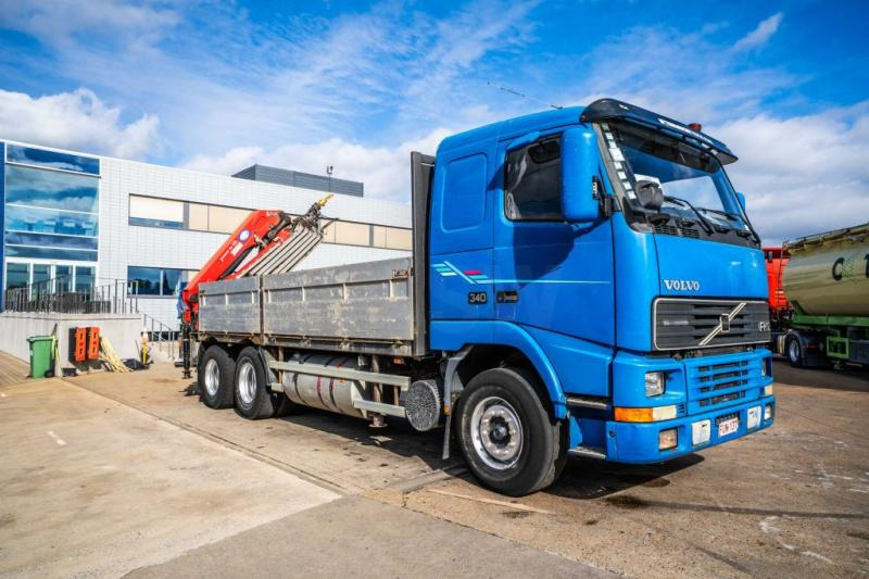 Volvo FH 12-340 - HMF 2420 K6 (2012) - Platós teherautó, Darus autó: 2 kép. Volvo FH 12-340 - HMF 2420 K6 (2012) - Platós teherautó, Darus autó: 2 kép.