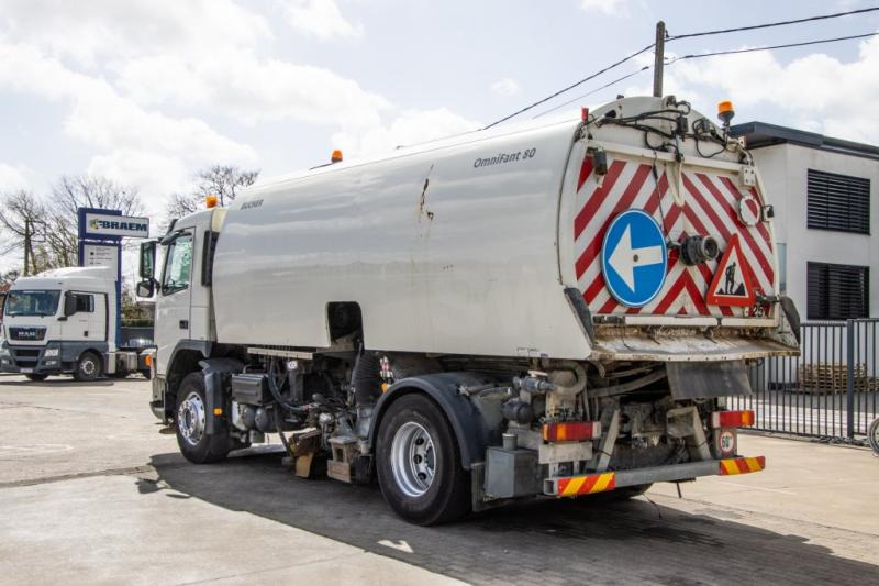 Volvo FM 340 - BUCHER SCHÖRLING 8000 - Utcaseprő gép: 5 kép. Volvo FM 340 - BUCHER SCHÖRLING 8000 - Utcaseprő gép: 5 kép.