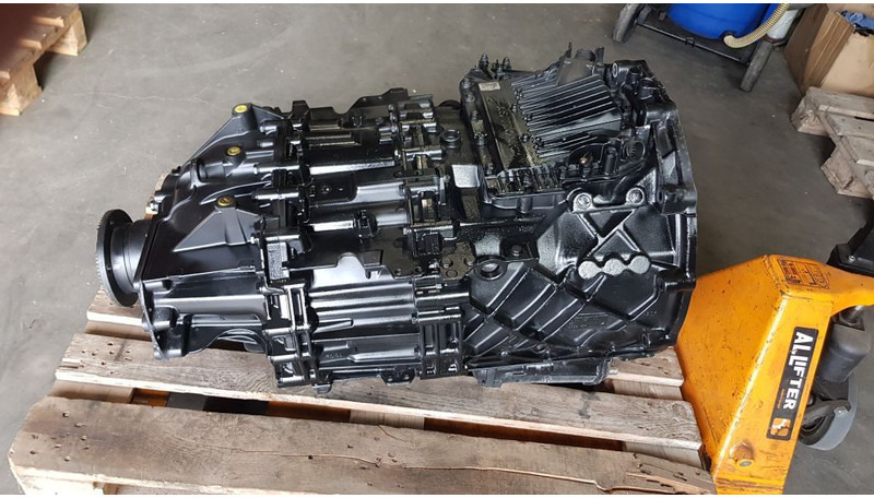 Ginaf ZF 16AS2630TO - Sebességváltó - Teherautó: 2 kép. Ginaf ZF 16AS2630TO - Sebességváltó - Teherautó: 2 kép.