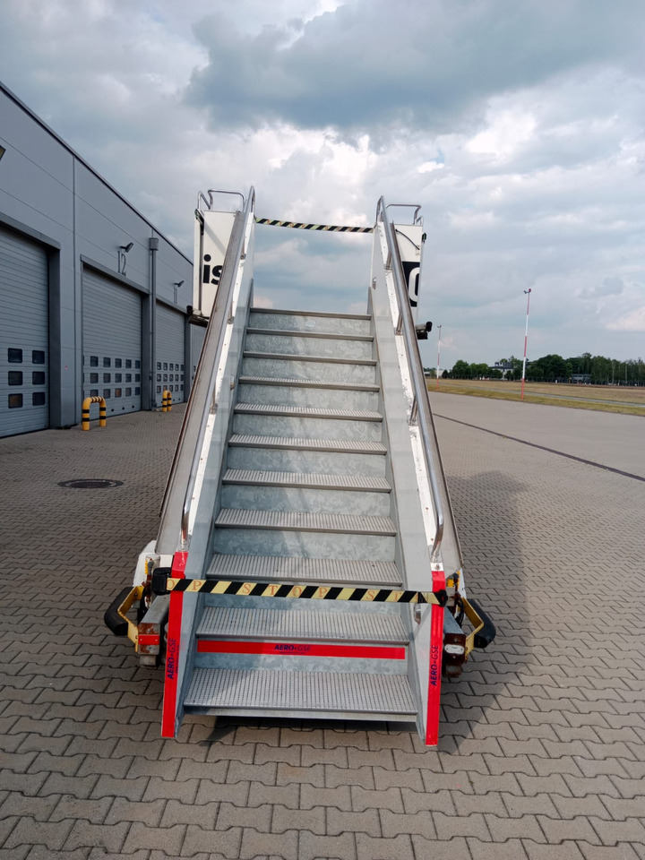 Denge TS3800 - Utaslépcső: 2 kép. Denge TS3800 - Utaslépcső: 2 kép.