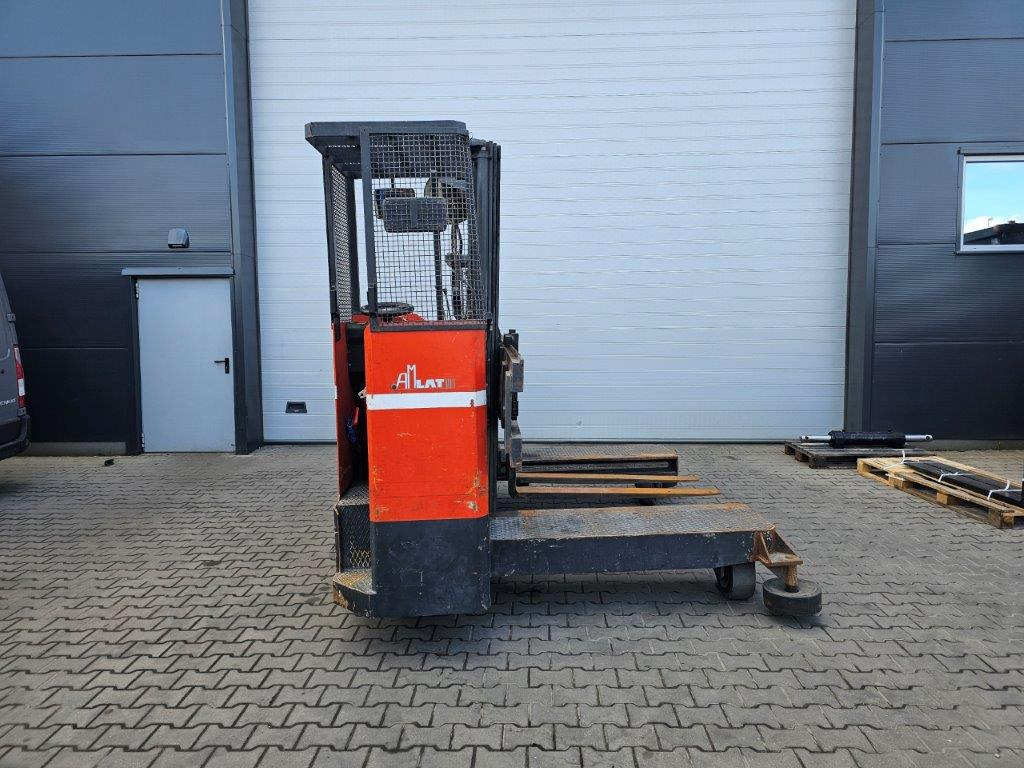 Amlat LT30-4V/140 - Négyutas tolóoszlopos targoncá: 2 kép. Amlat LT30-4V/140 - Négyutas tolóoszlopos targoncá: 2 kép.