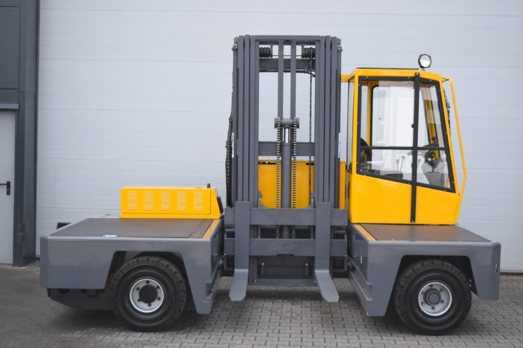 Baumann EHX40/14/60ST - TRIPLEX - Oldalrakodó targoncá: 4 kép. Baumann EHX40/14/60ST - TRIPLEX - Oldalrakodó targoncá: 4 kép.