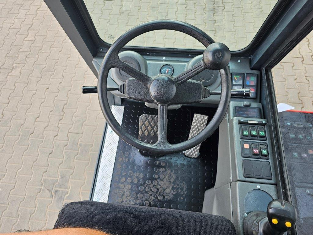 Oldalrakodó targoncá Bulmor L/HSLK 50/14/45: 7 kép. Oldalrakodó targoncá Bulmor L/HSLK 50/14/45: 7 kép.