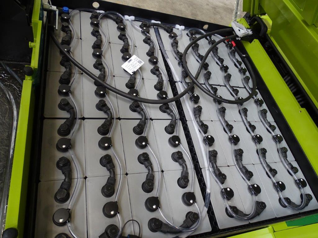 Clark GEX50 - Elektromos targonca: 2 kép. Clark GEX50 - Elektromos targonca: 2 kép.