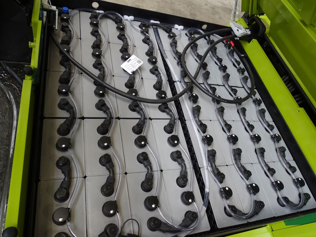 Clark GEX50 - Elektromos targonca: 2 kép. Clark GEX50 - Elektromos targonca: 2 kép.