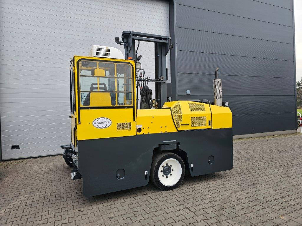 Combilift C12000 - Négyutas tolóoszlopos targoncá: 3 kép. Combilift C12000 - Négyutas tolóoszlopos targoncá: 3 kép.