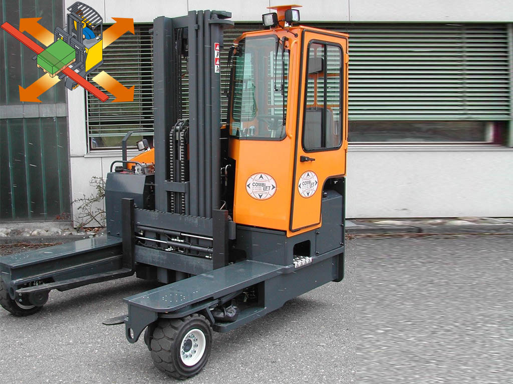 Combilift C4000 - TRIPLEX - Négyutas tolóoszlopos targoncá: 1 kép. Combilift C4000 - TRIPLEX - Négyutas tolóoszlopos targoncá: 1 kép.