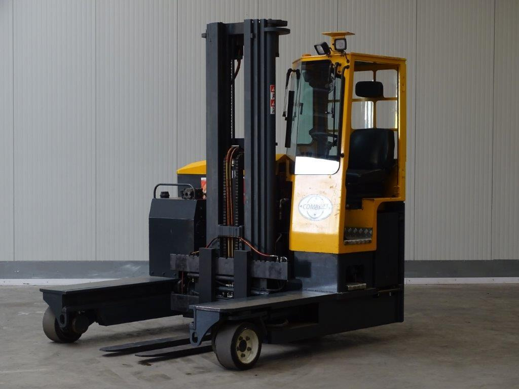 Combilift C4000E - TRIPLEX - Négyutas tolóoszlopos targoncá: 3 kép. Combilift C4000E - TRIPLEX - Négyutas tolóoszlopos targoncá: 3 kép.