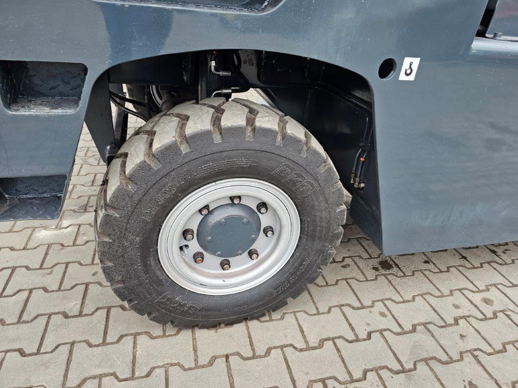 Fantuzzi SF60U - Oldalrakodó targoncá: 2 kép. Fantuzzi SF60U - Oldalrakodó targoncá: 2 kép.