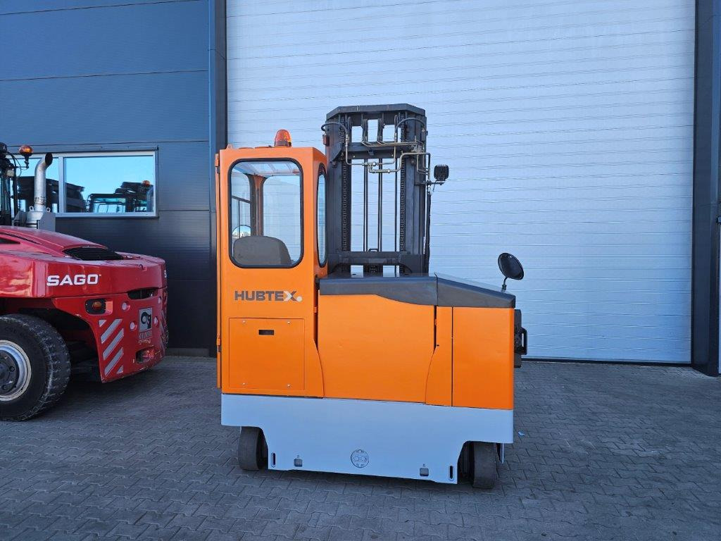Hubtex MQ25 - TRIPLEX - Négyutas tolóoszlopos targoncá: 4 kép. Hubtex MQ25 - TRIPLEX - Négyutas tolóoszlopos targoncá: 4 kép.
