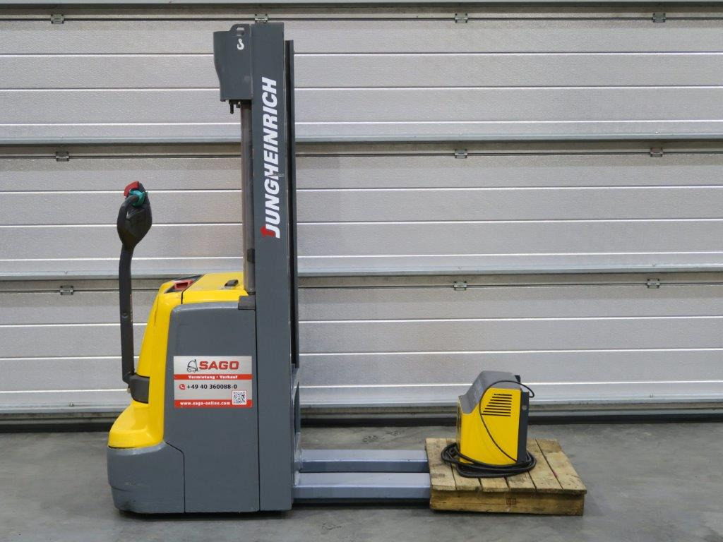 Jungheinrich EJC214 - Emelőtargoncá: 4 kép. Jungheinrich EJC214 - Emelőtargoncá: 4 kép.