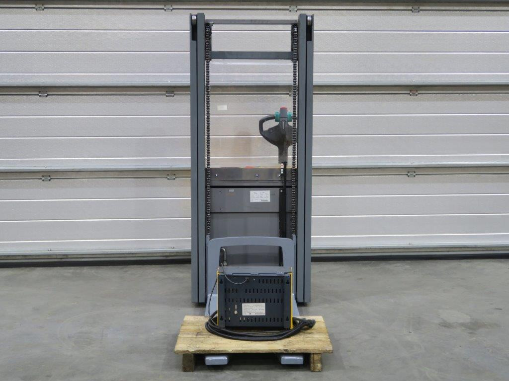 Jungheinrich EJC214 - Emelőtargoncá: 5 kép. Jungheinrich EJC214 - Emelőtargoncá: 5 kép.