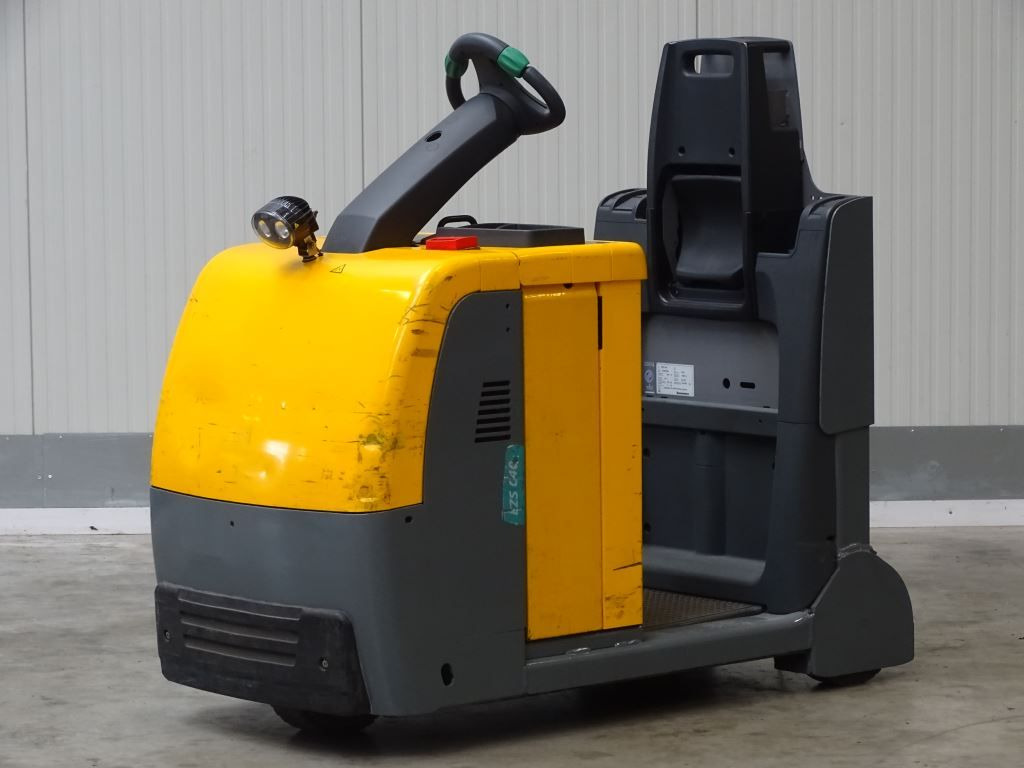 Jungheinrich EZS C40 - Elektromos vontató: 3 kép. Jungheinrich EZS C40 - Elektromos vontató: 3 kép.