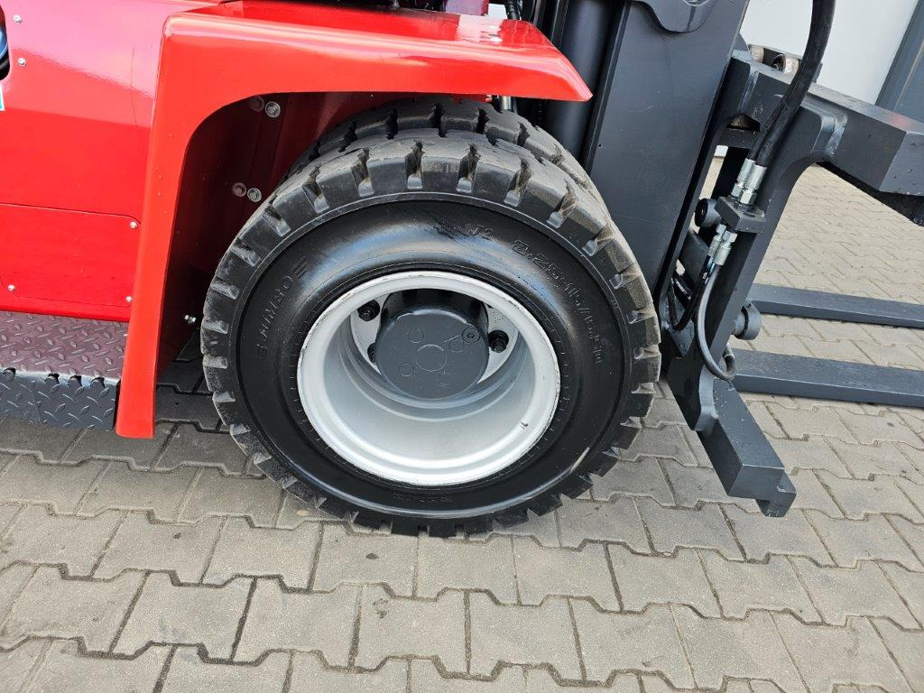 Kalmar DCF80-6 - Dízel targonca: 2 kép. Kalmar DCF80-6 - Dízel targonca: 2 kép.