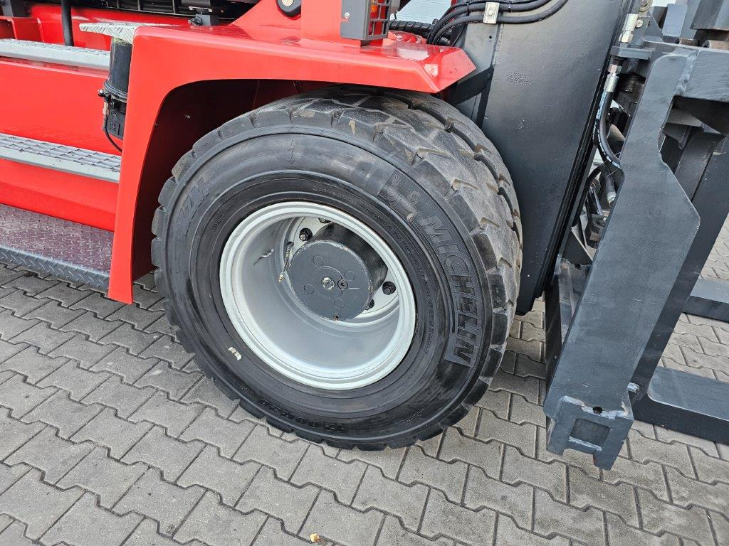 Kalmar DCG160-12 - Drehsitz - Dízel targonca: 2 kép. Kalmar DCG160-12 - Drehsitz - Dízel targonca: 2 kép.