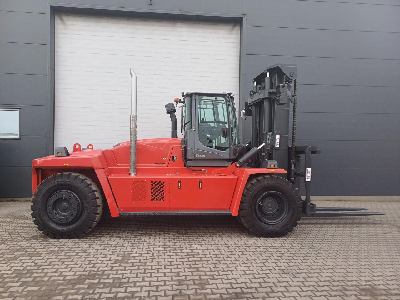 Kalmar DCG250-12LB - Dízel targonca: 4 kép. Kalmar DCG250-12LB - Dízel targonca: 4 kép.