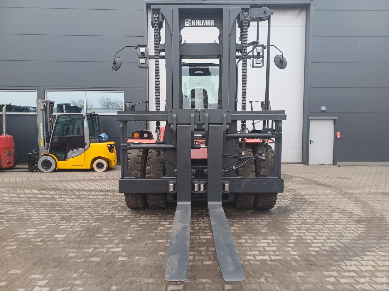 Kalmar DCG250-12LB - Dízel targonca: 5 kép. Kalmar DCG250-12LB - Dízel targonca: 5 kép.