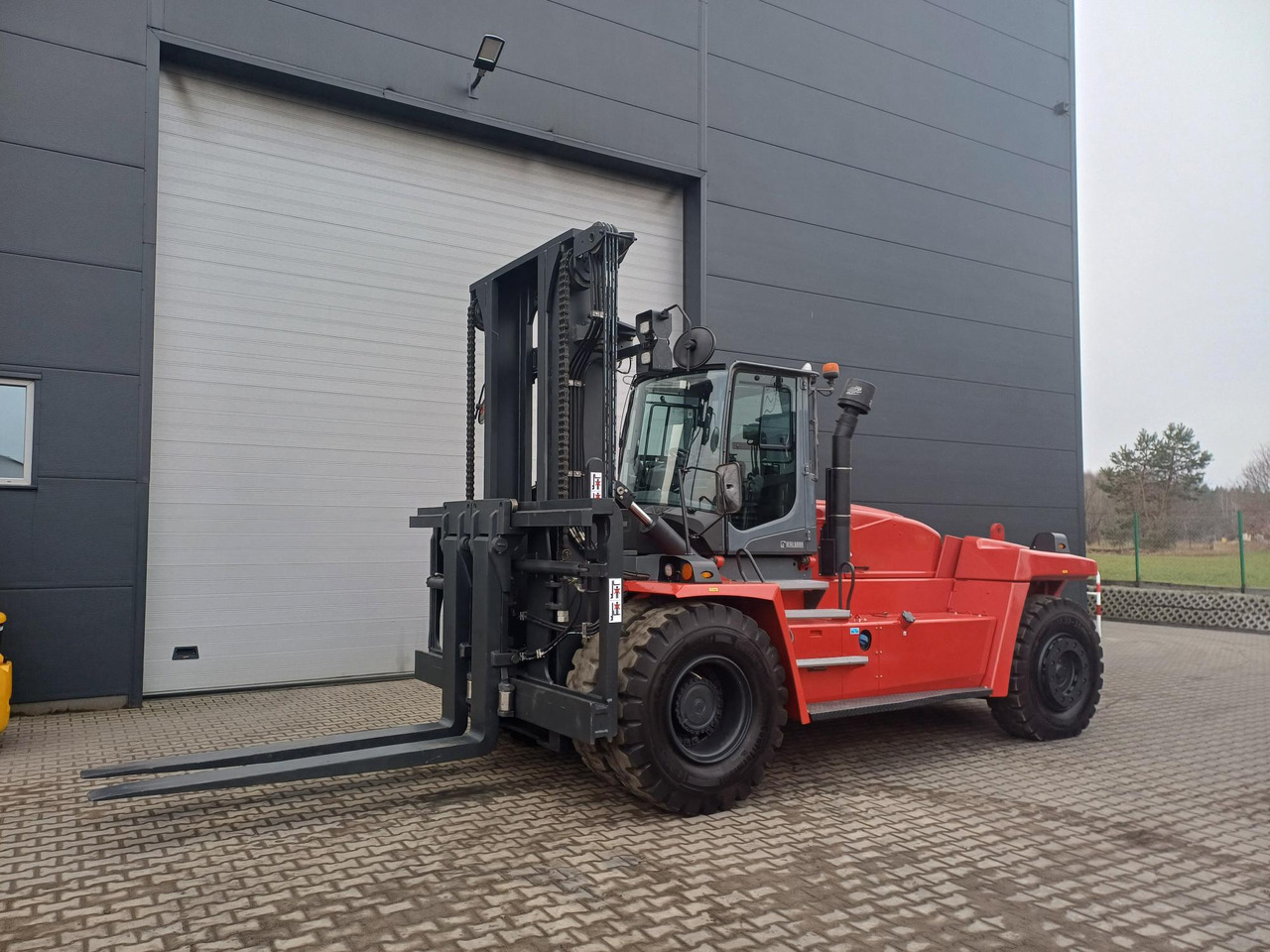 Kalmar DCG250-12LB - Dízel targonca: 1 kép. Kalmar DCG250-12LB - Dízel targonca: 1 kép.