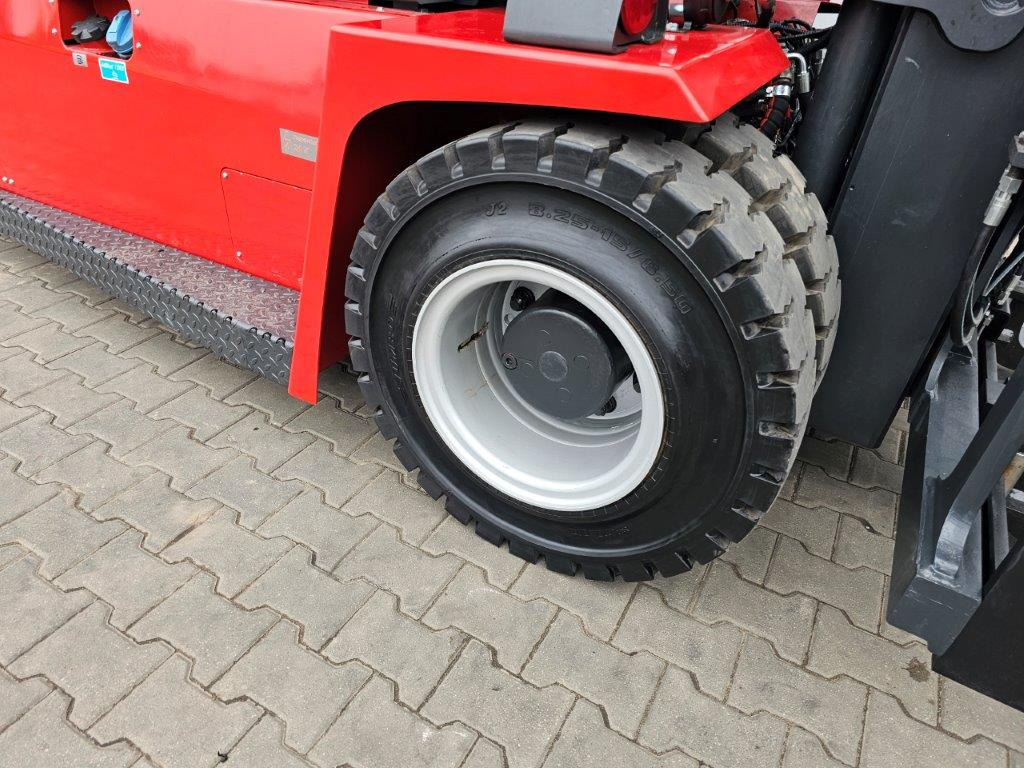 Kalmar DCG80-9 - Dízel targonca: 2 kép. Kalmar DCG80-9 - Dízel targonca: 2 kép.