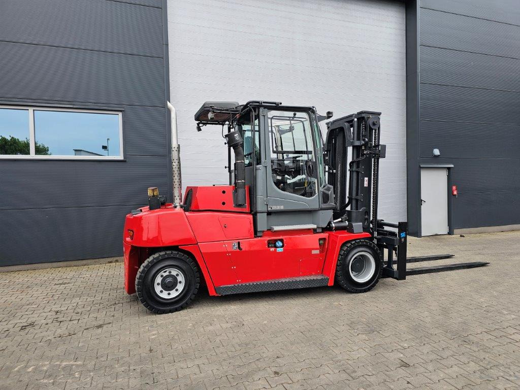 Kalmar DCG80-9 - Dízel targonca: 3 kép. Kalmar DCG80-9 - Dízel targonca: 3 kép.