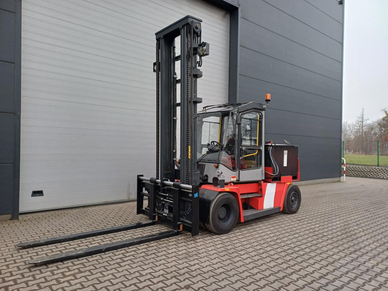 Kalmar ECF80-9 - Elektromos targonca: 1 kép. Kalmar ECF80-9 - Elektromos targonca: 1 kép.