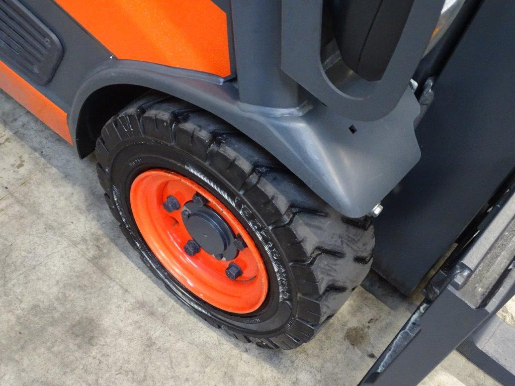 Linde E16P-02 - TRIPLEX - Elektromos targonca: 2 kép. Linde E16P-02 - TRIPLEX - Elektromos targonca: 2 kép.