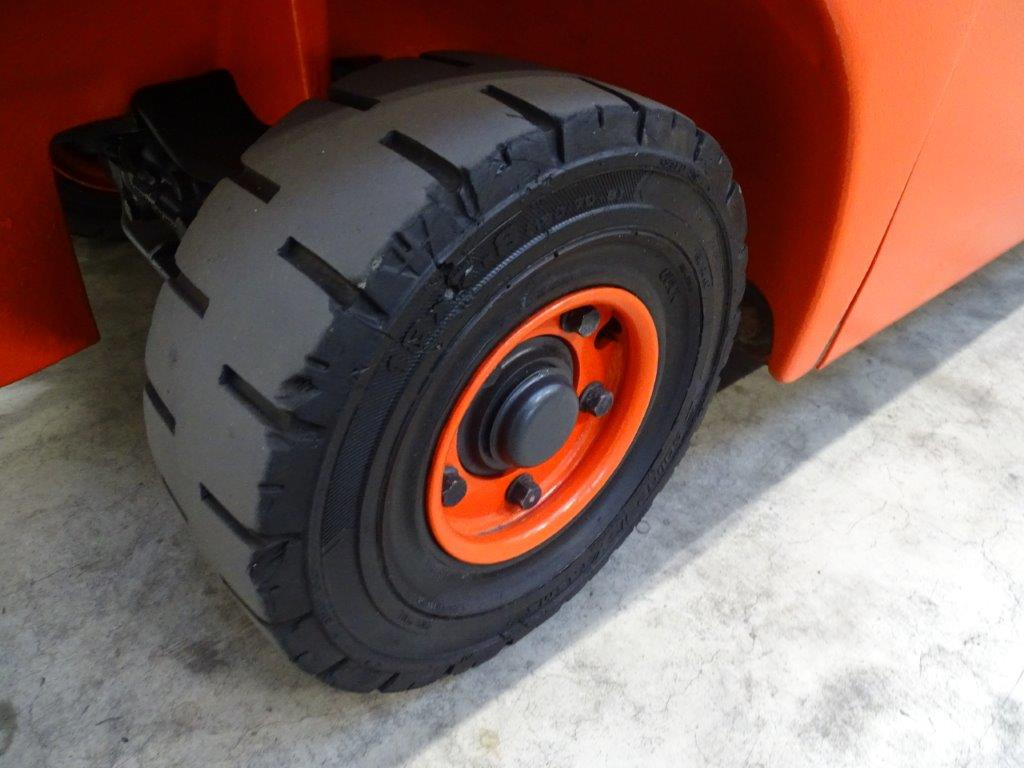 Linde H18D-01 - TRIPLEX - Dízel targonca: 2 kép. Linde H18D-01 - TRIPLEX - Dízel targonca: 2 kép.