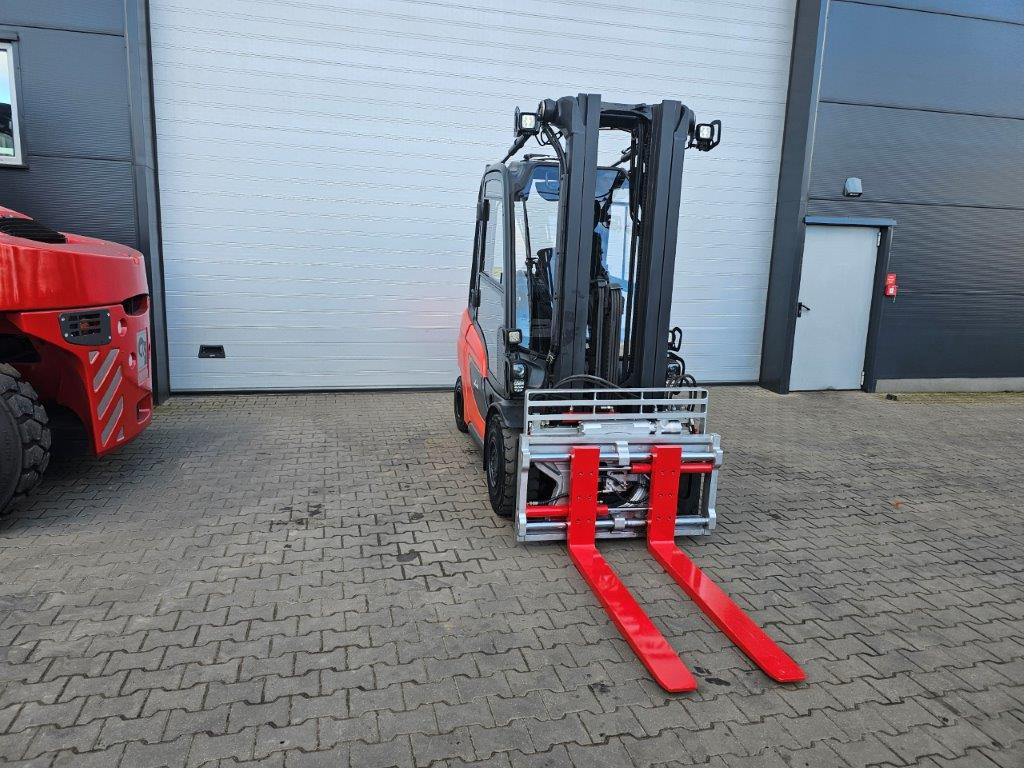 Linde H35D-01 - TRIPLEX - NEU MODEL - Dízel targonca: 4 kép. Linde H35D-01 - TRIPLEX - NEU MODEL - Dízel targonca: 4 kép.