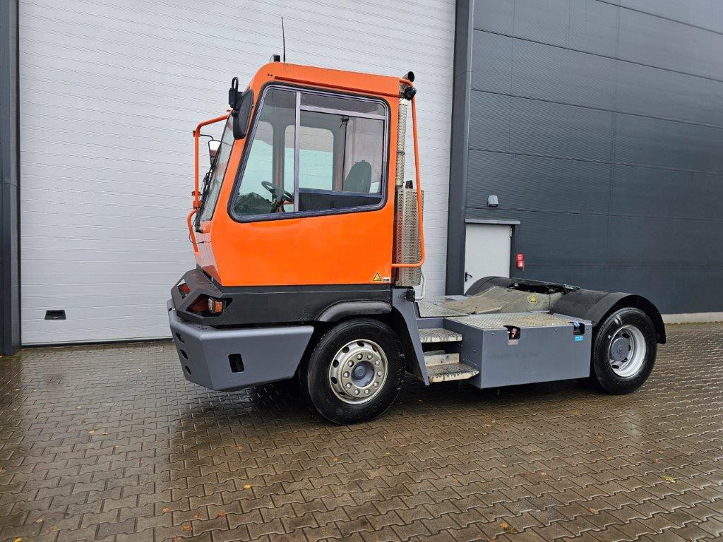 Terberg YT182 - Terminál targoncá: 1 kép. Terberg YT182 - Terminál targoncá: 1 kép.