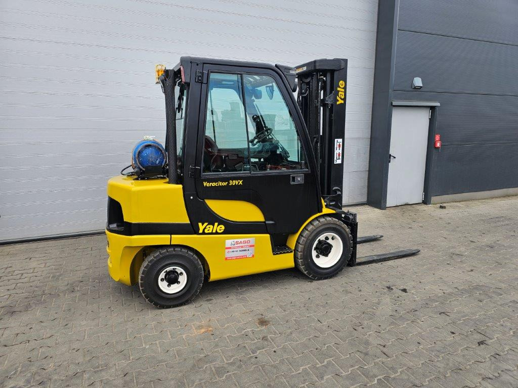 Yale GLP30VX - TRIPLEX - Villás targonca: 3 kép. Yale GLP30VX - TRIPLEX - Villás targonca: 3 kép.