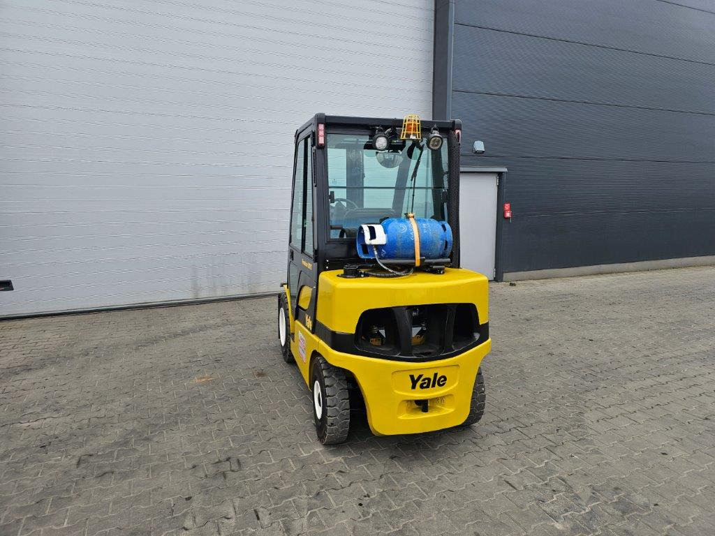 Yale GLP30VX - TRIPLEX - Villás targonca: 5 kép. Yale GLP30VX - TRIPLEX - Villás targonca: 5 kép.