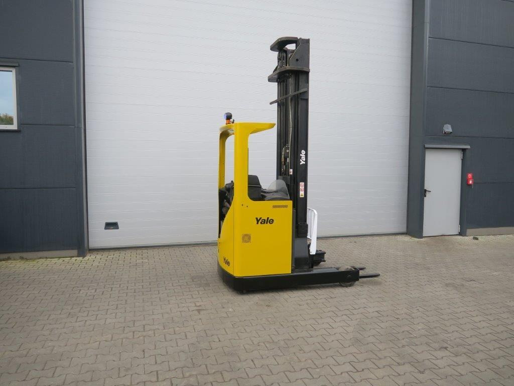 Yale MR14H - TRIPLEX - Tolóoszlopos targoncá: 3 kép. Yale MR14H - TRIPLEX - Tolóoszlopos targoncá: 3 kép.