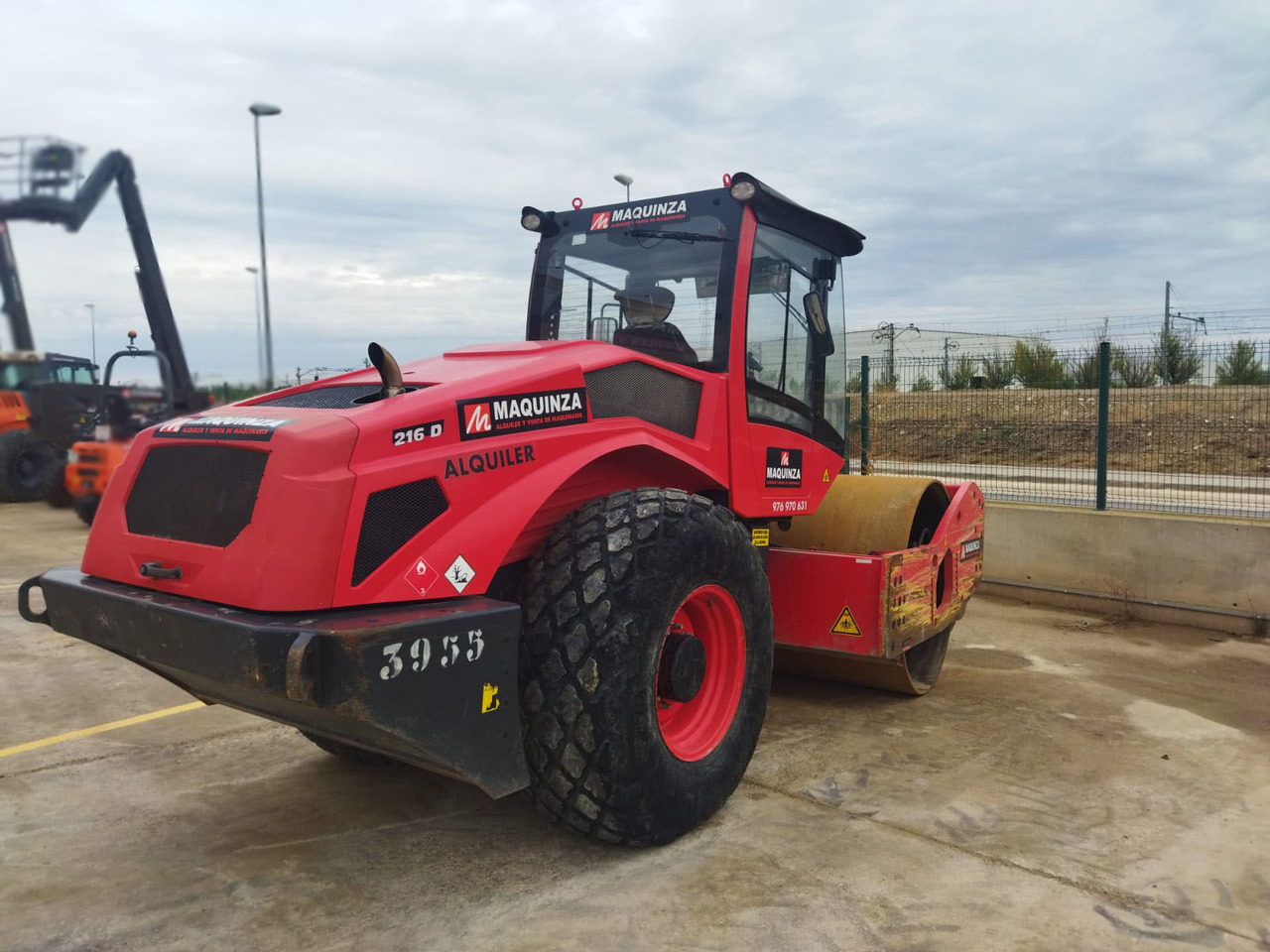 BOMAG BW216D5 - Talajtömörítő: 2 kép. BOMAG BW216D5 - Talajtömörítő: 2 kép.