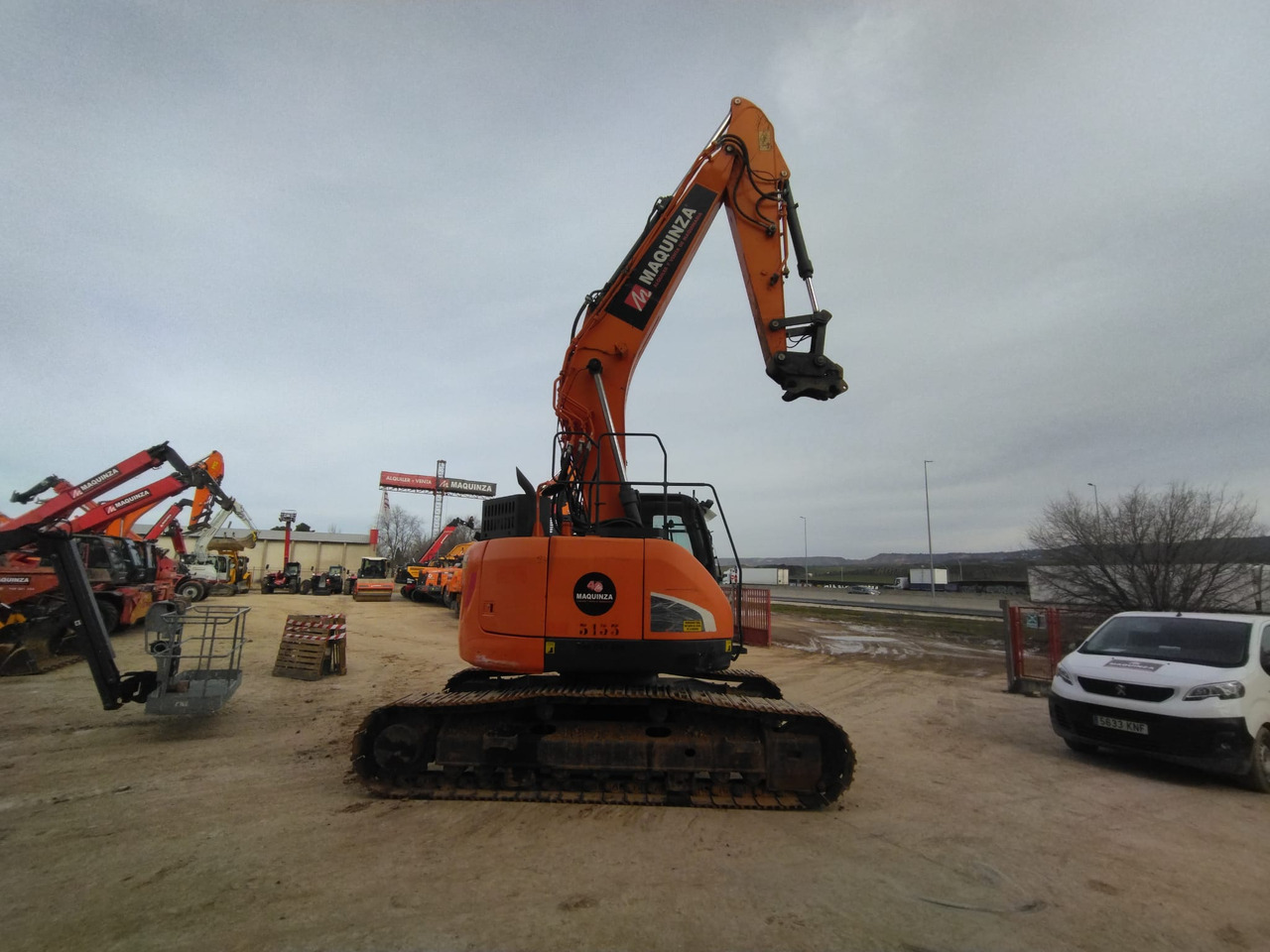 DOOSAN DX235LCR - Lánctalpas kotró: 3 kép. DOOSAN DX235LCR - Lánctalpas kotró: 3 kép.