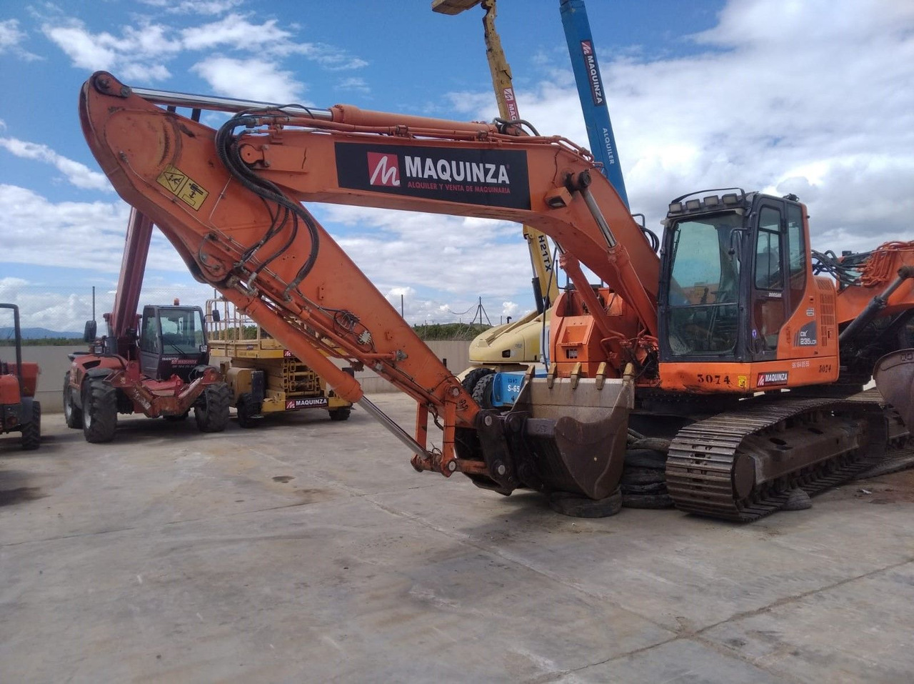 DOOSAN DX235LCR - Lánctalpas kotró: 1 kép. DOOSAN DX235LCR - Lánctalpas kotró: 1 kép.