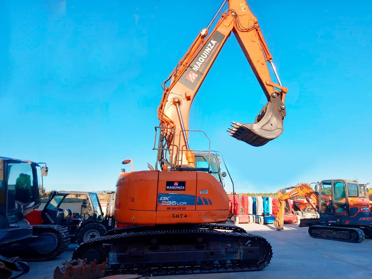 DOOSAN DX235LCR - Lánctalpas kotró: 3 kép. DOOSAN DX235LCR - Lánctalpas kotró: 3 kép.