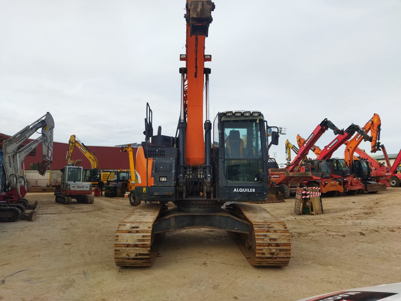 DOOSAN DX235LCR - Lánctalpas kotró: 2 kép. DOOSAN DX235LCR - Lánctalpas kotró: 2 kép.
