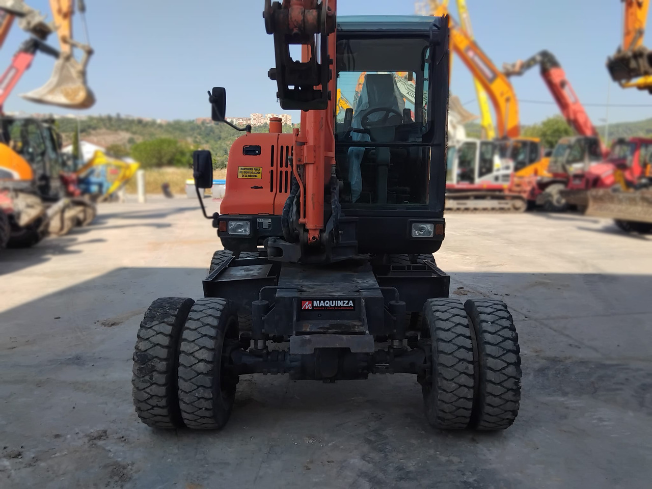 DOOSAN DX55W - Minikotró: 5 kép. DOOSAN DX55W - Minikotró: 5 kép.