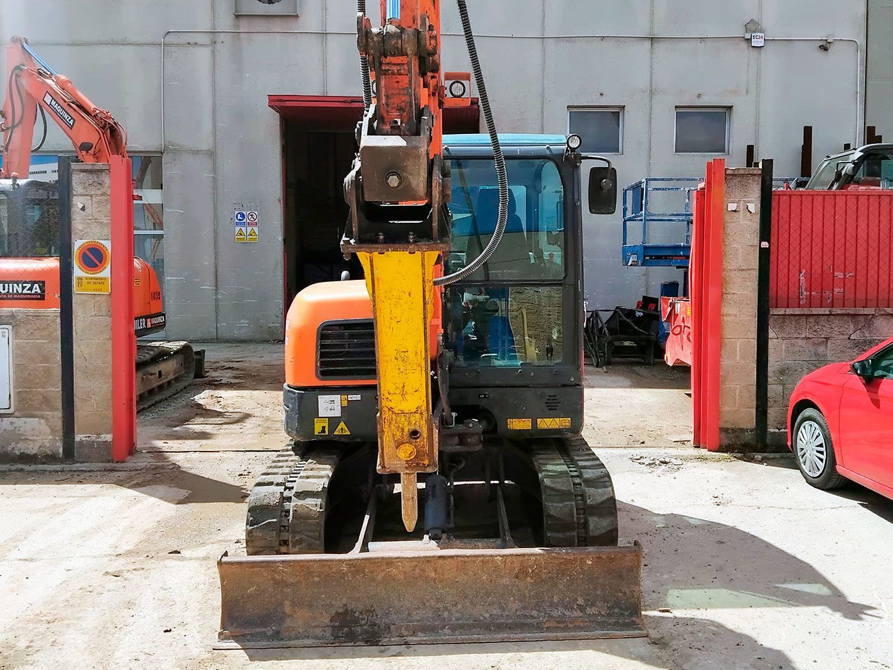 DOOSAN DX62R-3 - Minikotró: 4 kép. DOOSAN DX62R-3 - Minikotró: 4 kép.