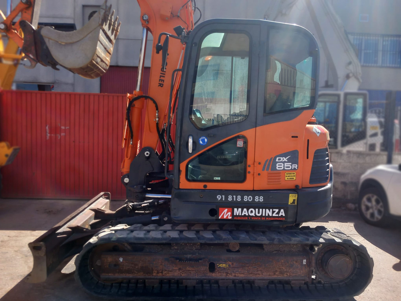 DOOSAN DX85R-3 - Minikotró: 1 kép. DOOSAN DX85R-3 - Minikotró: 1 kép.