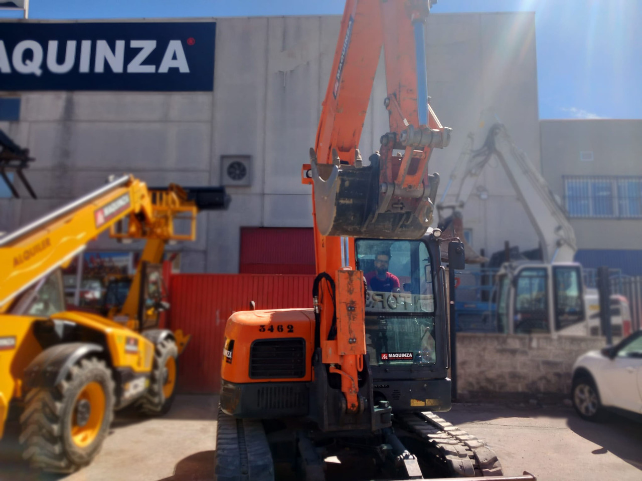 DOOSAN DX85R-3 - Minikotró: 4 kép. DOOSAN DX85R-3 - Minikotró: 4 kép.
