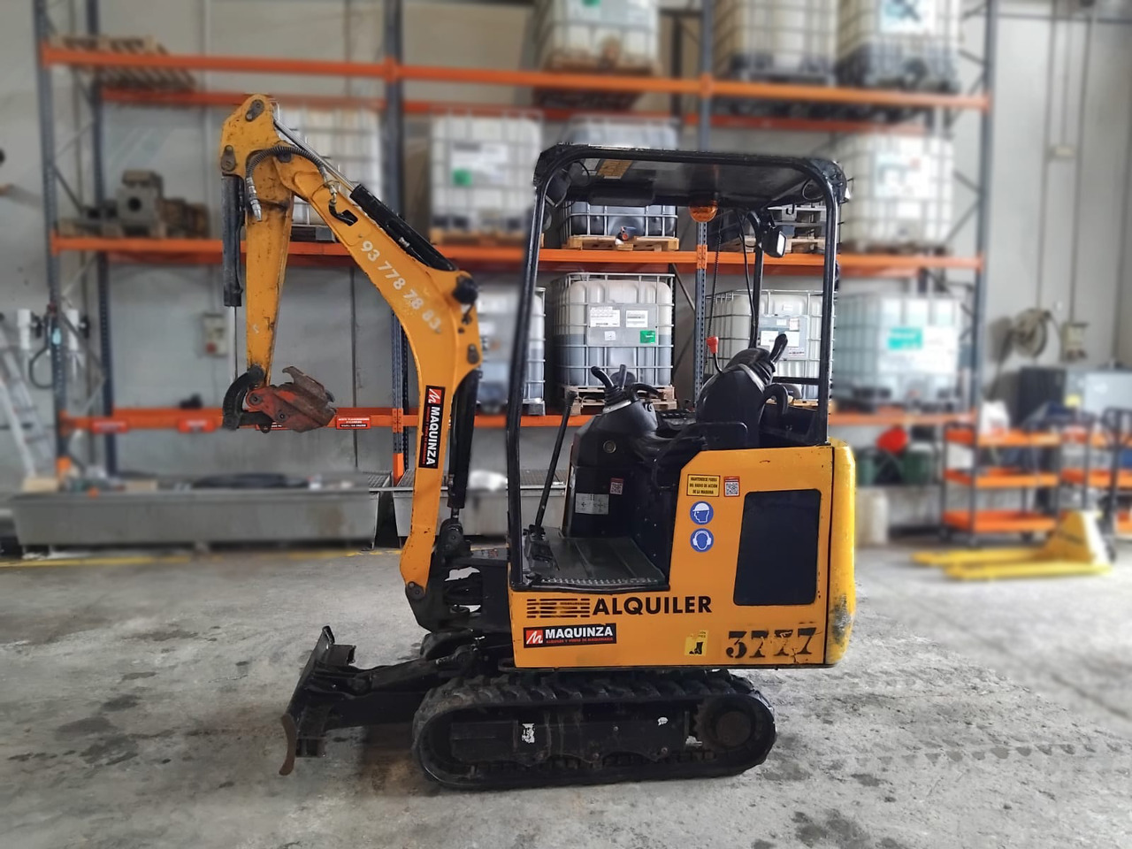 JCB 15C - Minikotró: 1 kép. JCB 15C - Minikotró: 1 kép.