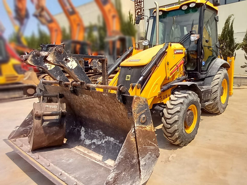 JCB 3CX-4T - Kotrórakodó: 3 kép. JCB 3CX-4T - Kotrórakodó: 3 kép.
